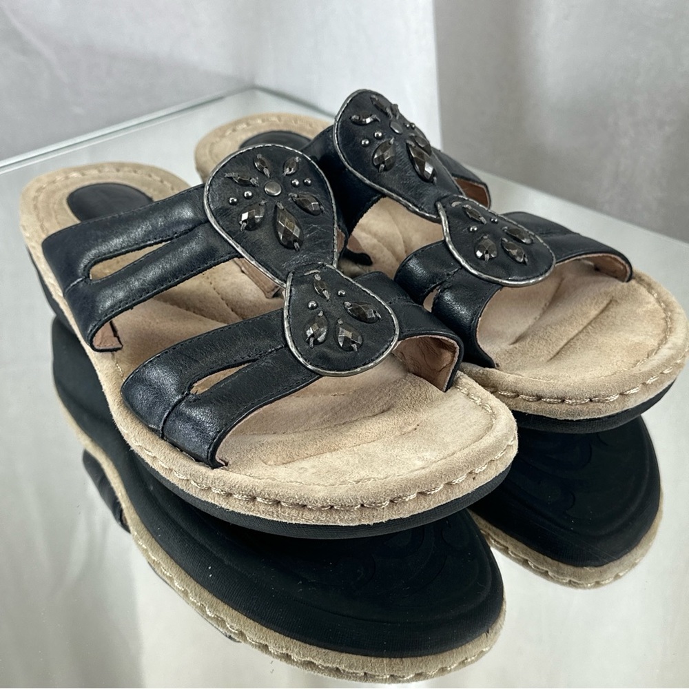 Clark’s Artisan Black Leather Jewel Sandal 10M